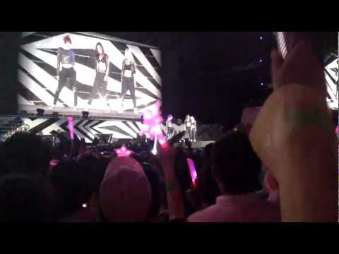 121125 SMTOWN Live in Bangkok - Dance Battle (Yuri, Hyoyeon, Yoona)