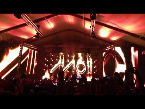 Avicii opening with  Tujamo & Plastik Funk - WHO- Beyond Wonderland 2012