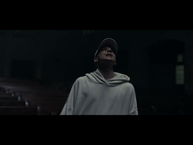 Video zu 'Fear' ansehen