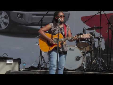 Ruthie Foster - "Richland Woman Blues" (Live at the 2016 Dallas International Guitar Show)