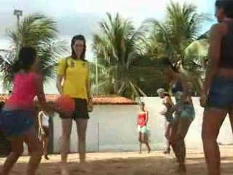 Lotta Schelin besöker projekt i Brasilien - Svenska kyrkan