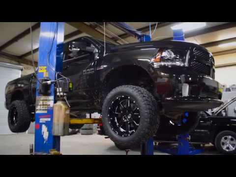 Moto Metal MO962 20x10 w/ 305/55R20 Toyo AT II 2017 RAM 1500