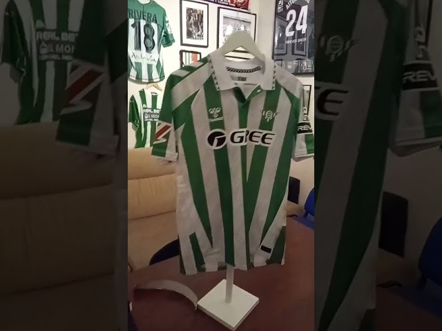Vídeo relacionado con hummel Real Betis 23/24 Pre Match Short Sleeve T-Shirt L