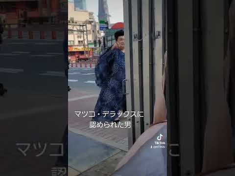 過去への旅: 月は何歳ですか?