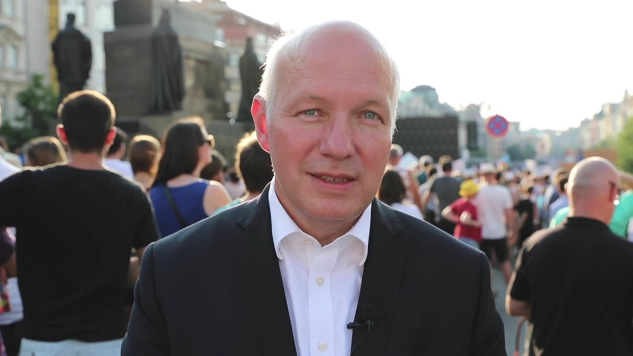 Pavel Fischer z demonstrace na Václavském náměstí