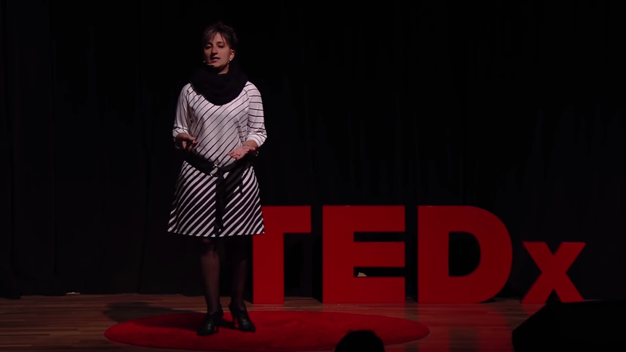 What I learned with refugee women | Gabriela Ferraz | TEDxLaçador