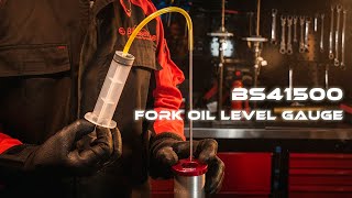 Jednoduchý a účinný nástroj pro kontrolu a seřizování hladiny oleje u konvenčních a jednokomorových kartridžových vidlic BIKESERVICE FORK OIL LEVEL GAUGE BS41500 objem injekční stříkačky 60 ml