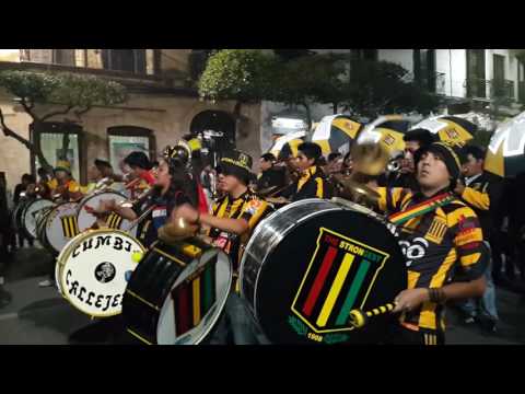 "Ultra Sur Sucre en Caravana por el Día del Hincha Stronguista 2016" Barra: La Gloriosa Ultra Sur 34 &bull; Club: The Strongest