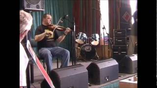 Spencie with unexpected guests at the Shetland Folk Festival 2004!!