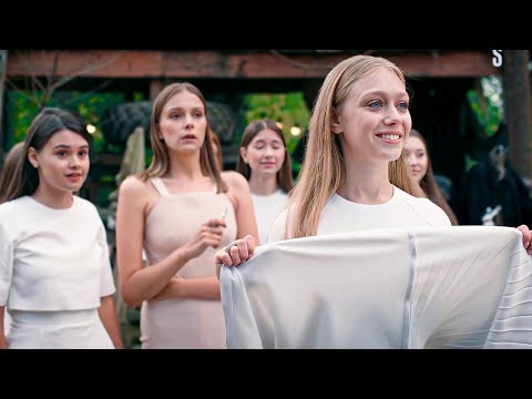 Tirik Qolgan So'nggi Erkakni Ko'rgan Ayollar O'zlarini Ushlab Tura Olishmadi