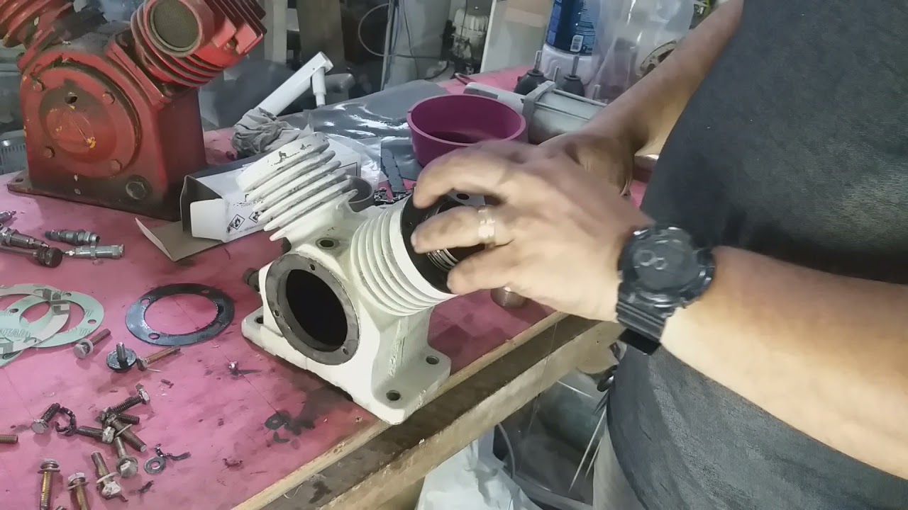 Colocando pistão com biela compressor Stelo