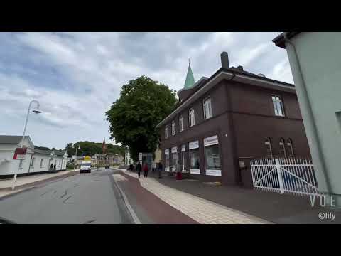 driving along a small Baltic seaport town Sassnitz…驾车驶过一个波罗的海海港小镇Sassnitz