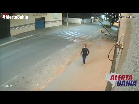 Câmeras flagram suspeito de furto de cofre na cidade de Iuiu