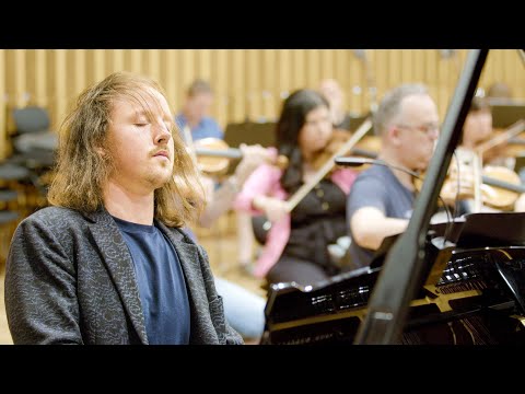 Plachta: Piano Concerto No. 1 | Oliver Poole with the CNSO