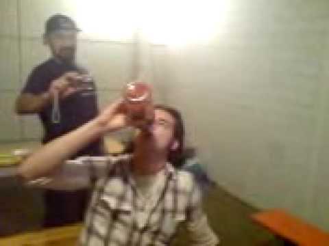 Dem Tight seine Ketchupflasche