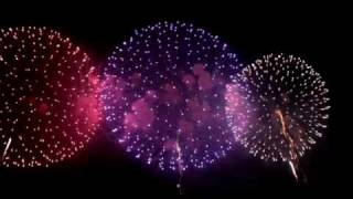 preview picture of video 'ぎおん柏崎まつり2010海の大花火大会：尺玉300連発 Fireworks Display'