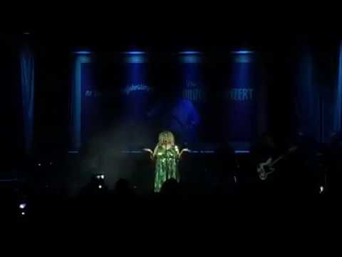 10. Dresdner Neujahrssingen | Shirley Bassey's “History Repeating” by Claudia Gee