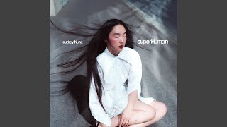 Audrey Nuna powraca z singlem superHuman