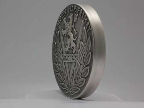 Kampen om tungtvannet hedret på massiv medalje i 1 kilo sølv