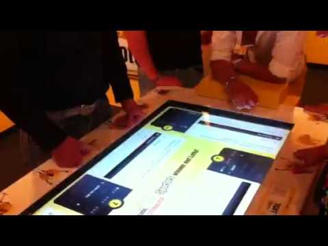 Pieter van den Hoogenband aan de Lotto 'QuizTafel'