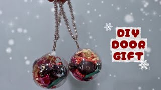 How to DIY Christmas Door Gift