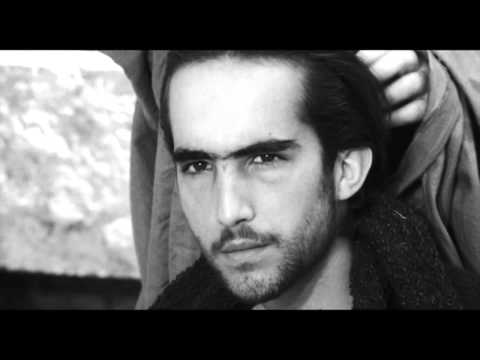 Natalia Ginzburg acicala a Enrique Irazoqui