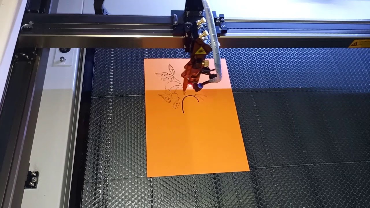 Jak wykonać szablon z papieru Wycinanie papieru za pomocą Lasera CO2 laserTEC 1490 PRO.