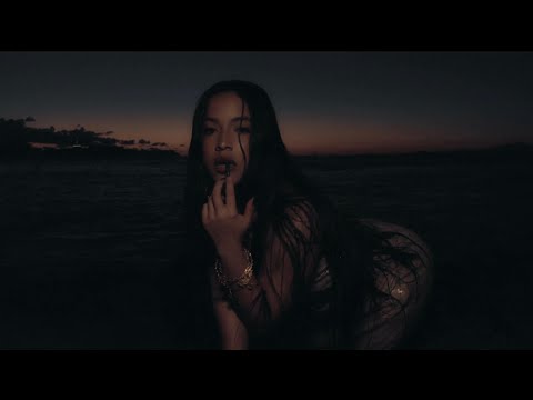 Naiee - Love Potion (Video Official)