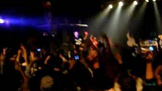 method man walks while redman jumps at lupos