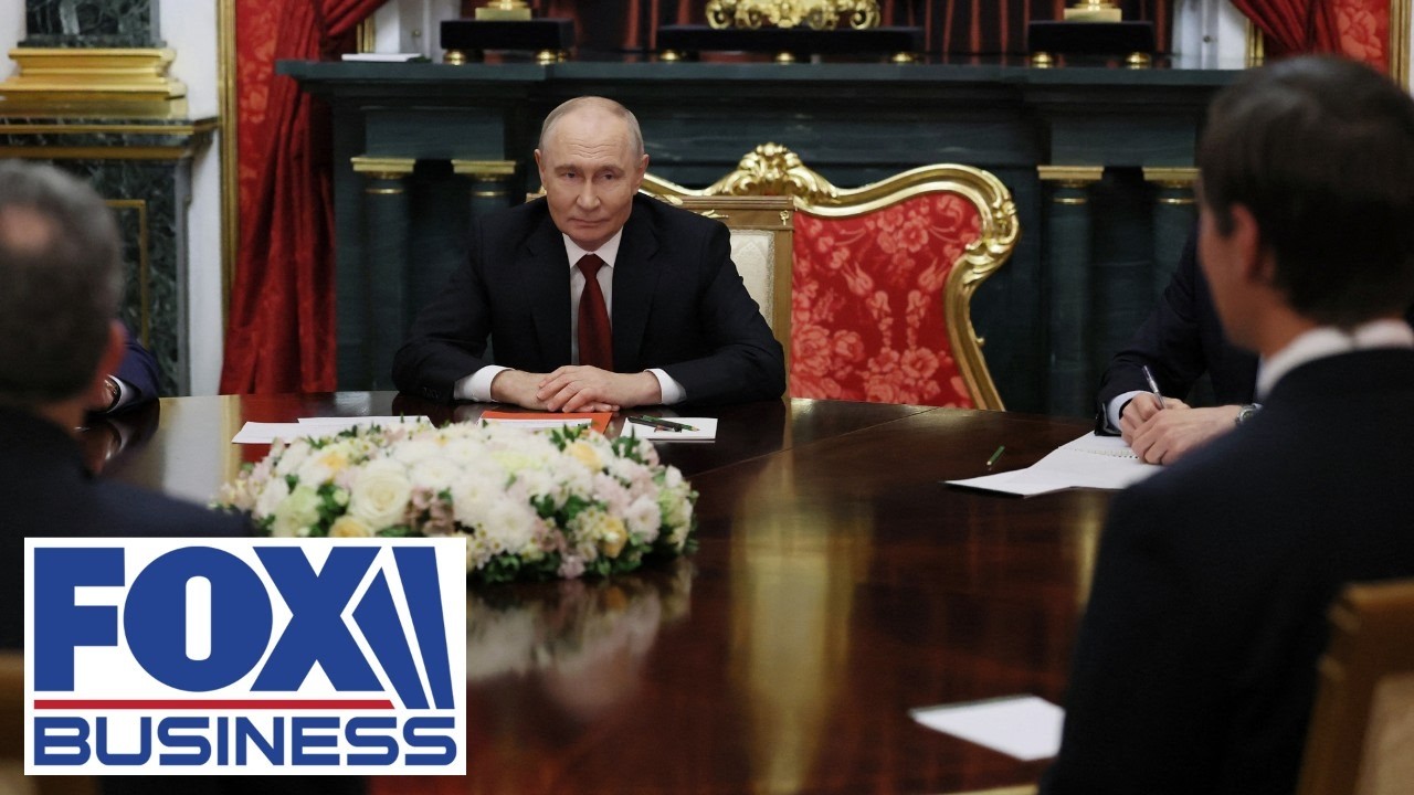Putin wants to RESTORE the Soviet Empire, expert says