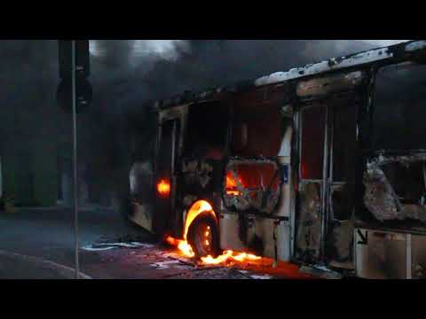 Ônibus queimado pela primeira vez na Santa Cruz.
