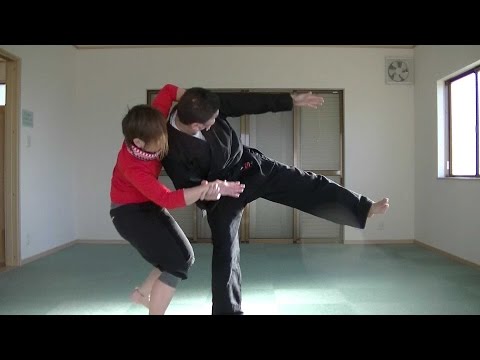 護身術　女性向け　手をがっちり握られた時の対処法self-defense　A woman does not use power, how to deal with hand holding