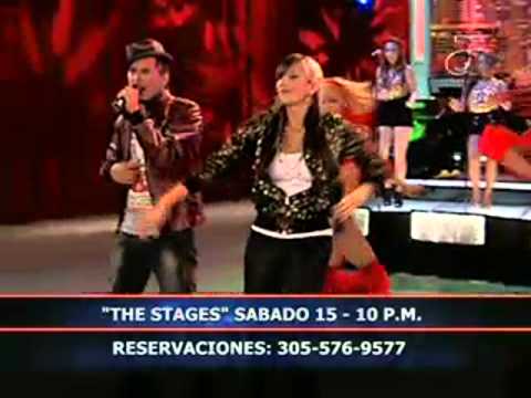 Domino Saints cantan en El Happy Hour