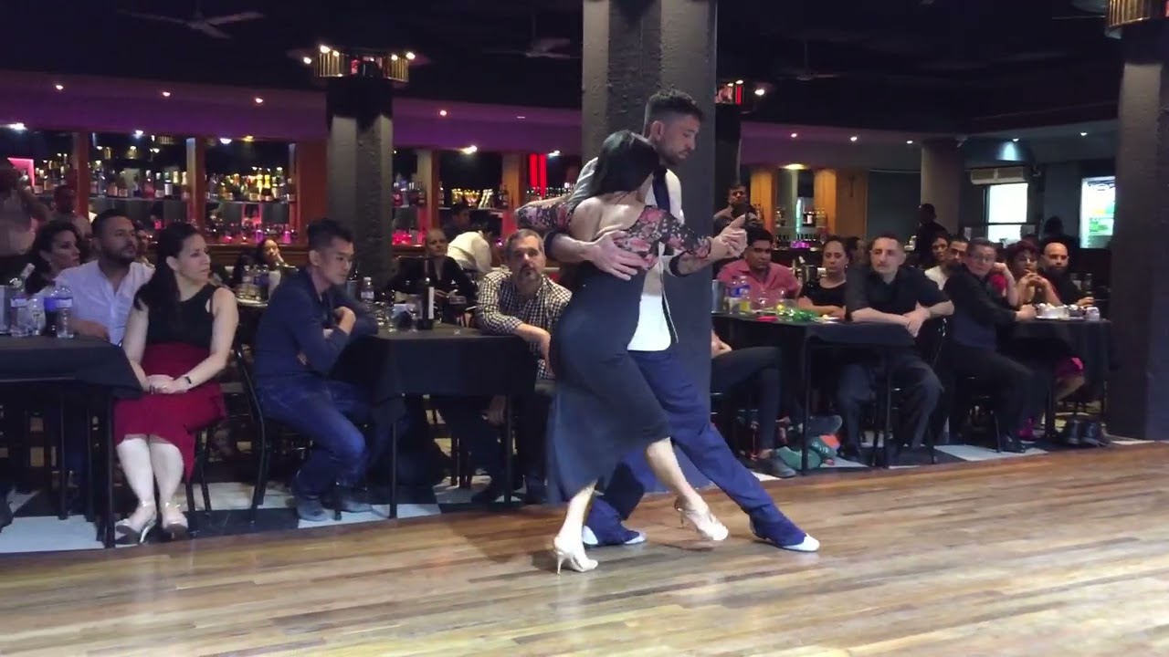 Video thumbnail for Dana Frigoli y Jon Lambert at LA DEL CENTRO MILONGA (1/2)