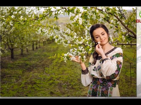 Doinița Gherman\Vedete Fără Secrete\FOLCLORIC-Doina Sulac cântă piesa omagiu "Cu vocea tatălui meu"