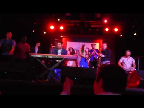 Outside the Jukebox Postmodern Jukebox reunion NYC, 6/19/18