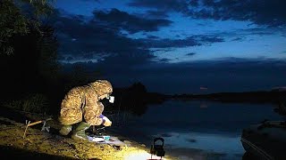 РЫБАЛКА С НОЧЁВКОЙ НА ОСТРОВЕ. Разведка глубокой ямы в 13 - 14 метров.