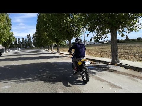 Guidare una moto dopo un anno.. cosa succederà?! Husqvarna WRE 125 [Marco's Garage, AeroxRider]