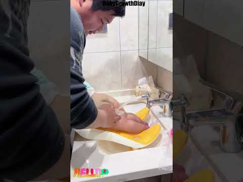 How Can You Clean Your Baby's Bottom More Effectively? Baby Butt Washing Support to the Rescue!