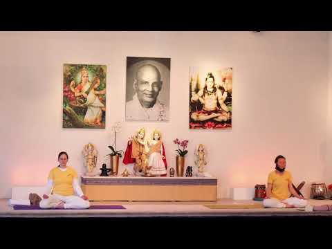 Yogastunde Mittelstufe "Im Gleichgewicht" mit Jenny - Yoga Vidya Live,  08.03.2022, 16:15 Uhr