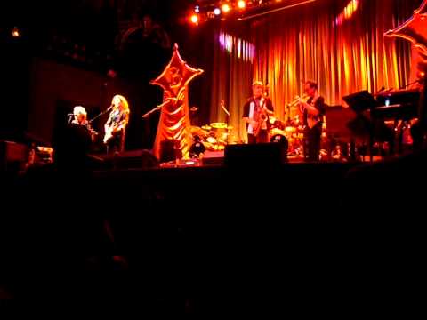 Bonnie Raitt- I Believe I'm In Love With You (BonTaj Roulet  @ Prospect Pk Bandshell- Wed 8/12/09)