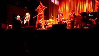 Bonnie Raitt- I Believe I&#39;m In Love With You (BonTaj Roulet  @ Prospect Pk Bandshell- Wed 8/12/09)