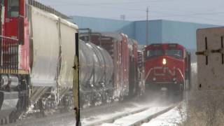 preview picture of video 'TRIPPLE! CN 2532, CN 8876 and CN 8848 meet in Whitby 1/2 (09JAN2011)'