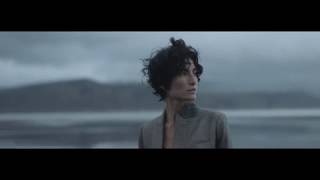  Winter Wonder in Glacial Shades | Banana Republic Holiday 2018