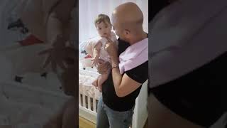 Baby Levitation / חזי דין מרחף את הבת שלו