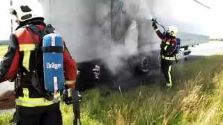 preview picture of video 'Vrachtwagenbrand op de A37 bij Zwinderen'