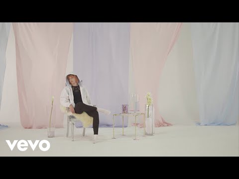 download lagu mp3 mp4 Dilly Dally, download lagu Dilly Dally gratis, unduh video klip Dilly Dally