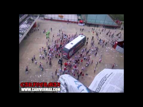 LLEGA EL EQUIPO AL MONUMENTAL RIVER VS BOCA 2012 POR MAXI O.