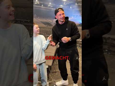 Chris so: „Haste nen Geldschein? Vertrau mir!“ 💸😈😁