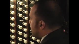 Daniel Cook plays the organ of Westminster Abbey
